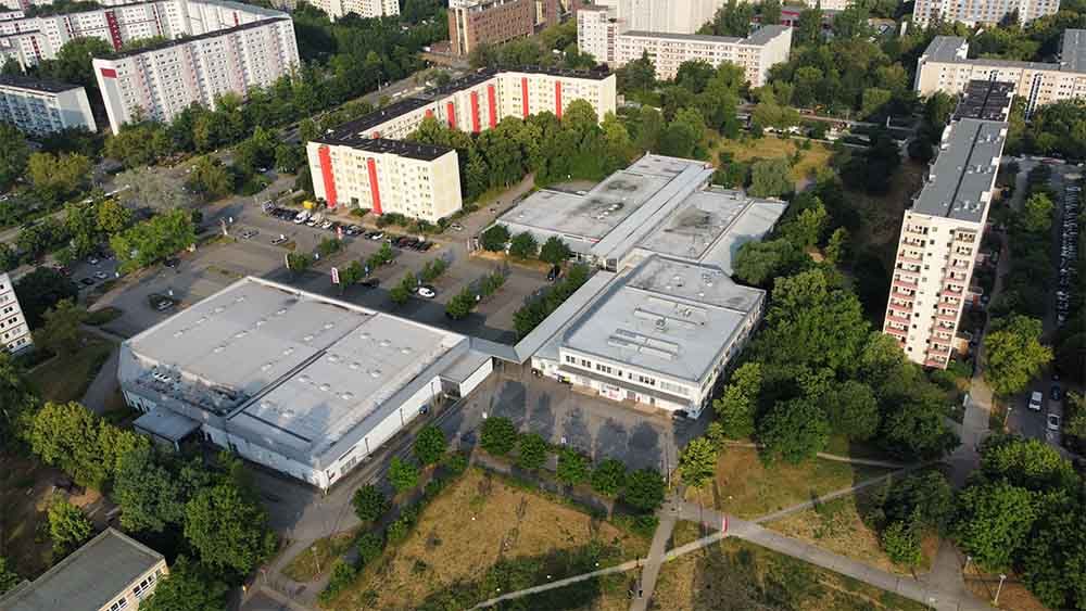 Abbildung 1: Quartier „Tal-Center“, Abgrenzung des Betrachtungsraums (Luftbild und ALK aus Geoportal Berlin)